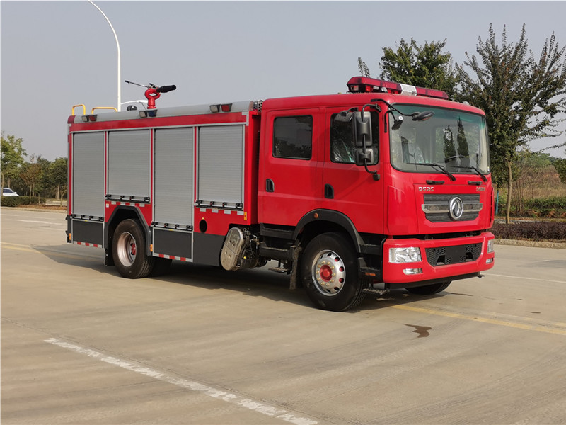 東風(fēng)7噸泡沫消防車(chē)