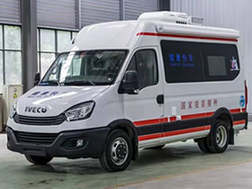 依維柯移動(dòng)式疫苗接種車，可下鄉(xiāng)鎮(zhèn)